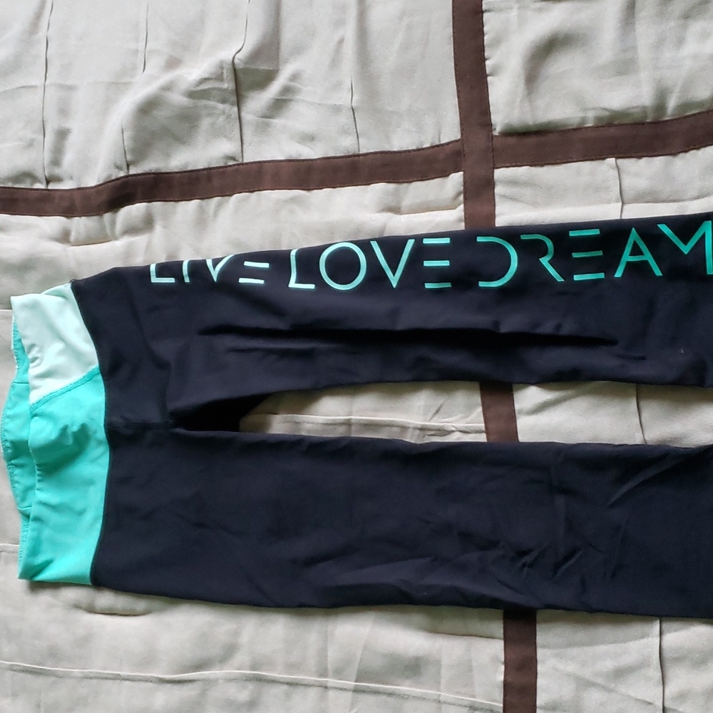 Aeropostale XS black and green capri crop graphic leggings